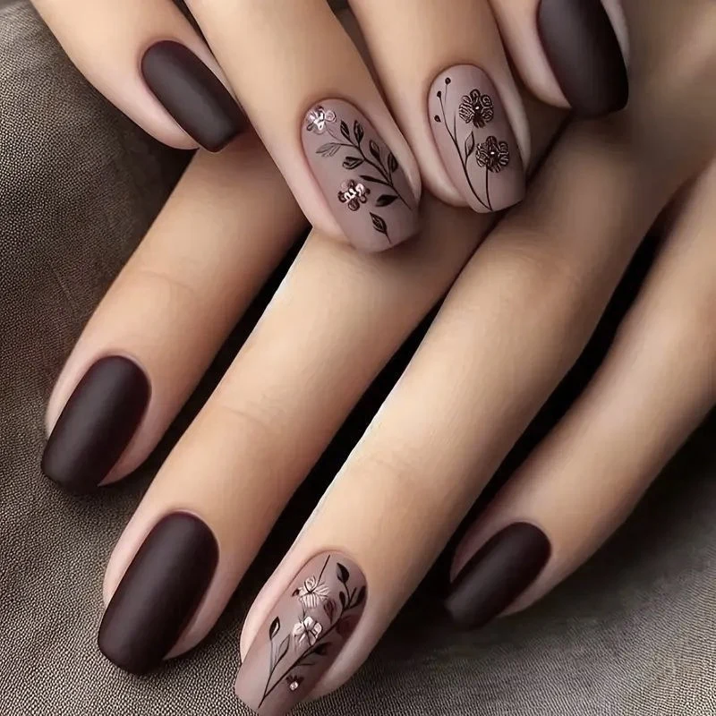Lebendige florale Nagelkunst-Verbesserungen Karnz