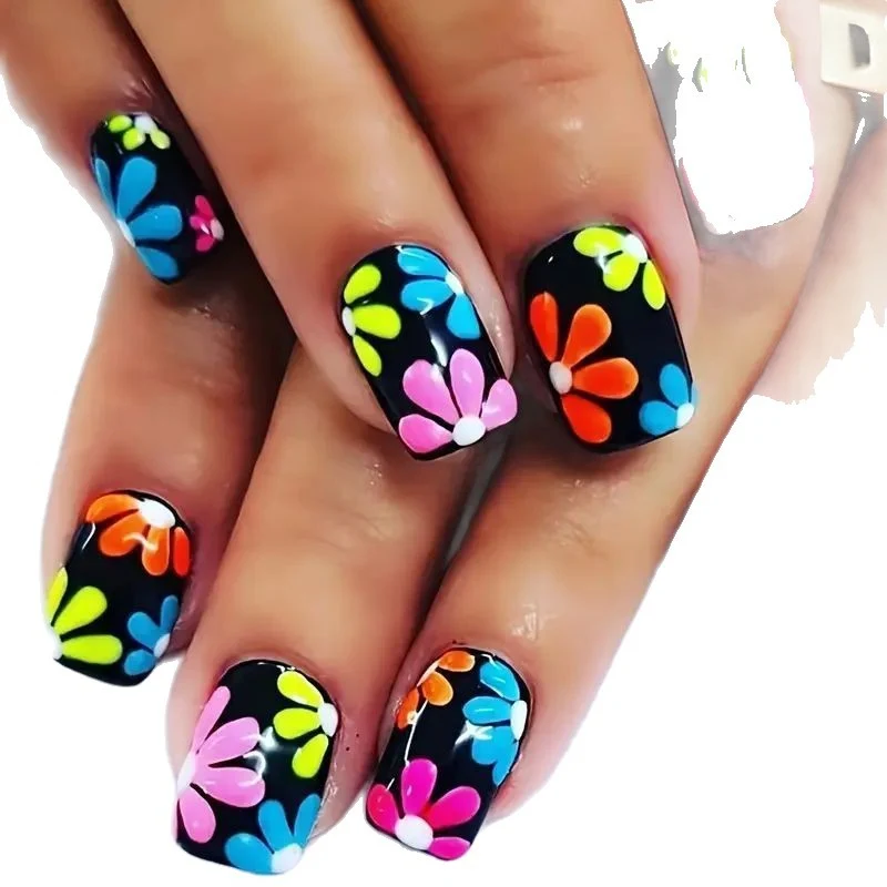 Lebendige florale Nagelkunst-Verbesserungen Karnz