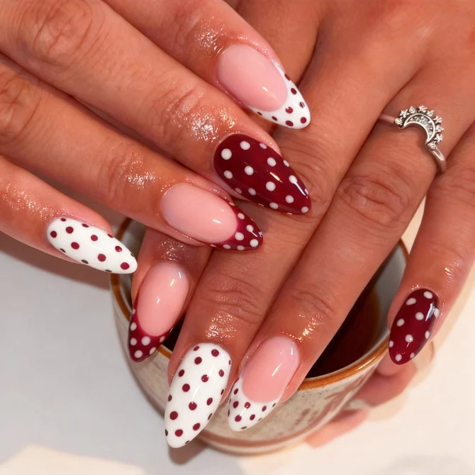 Trendiges Polka Dot Nagelkunstset Karnz