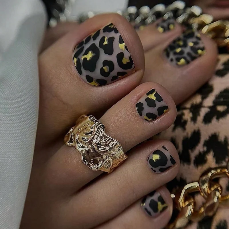 Trendige Leopardenprint Nagelkunst Karnz
