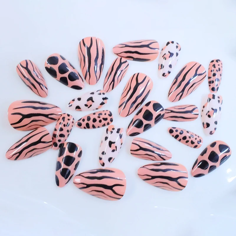Trendige Tierdruck Nagelkunst Set Karnz