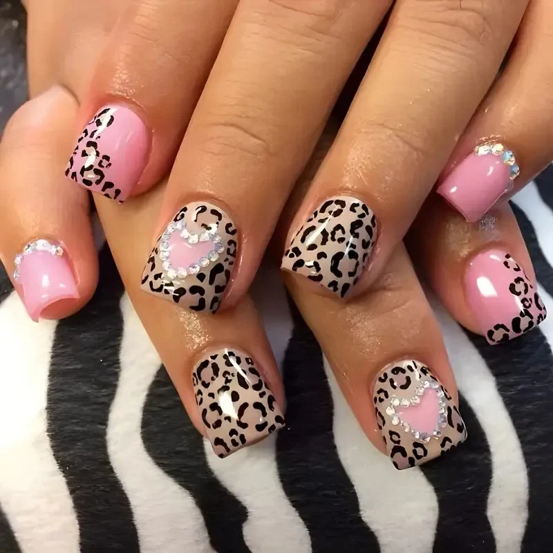 Stylische Leopardenmuster Nagelkunst Karnz