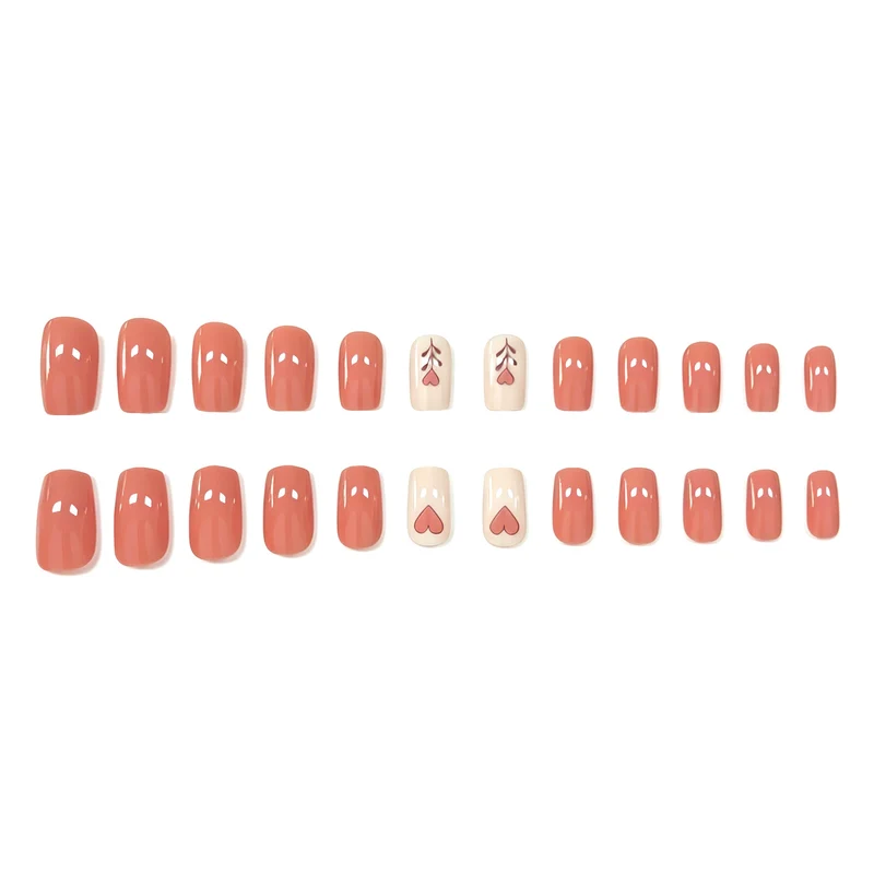 Stylische Herzmuster-Nagelkunstverbesserungen Karnz