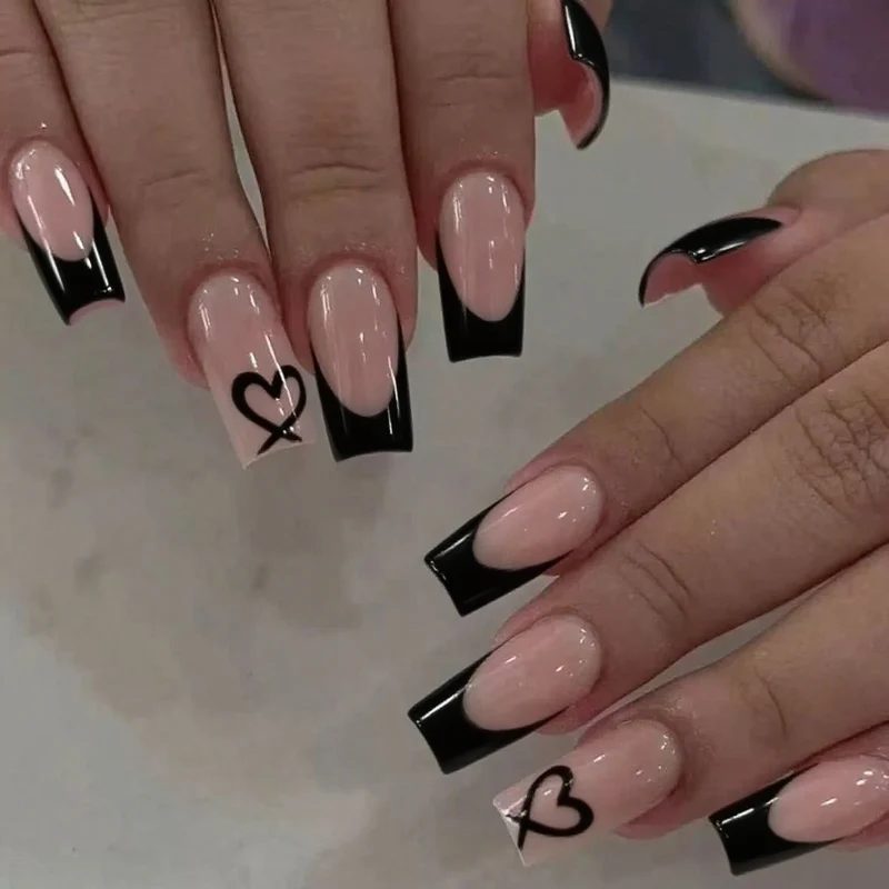 Stilvolles Herzdesign Französische Spitze Nagelverlängerungen Karnz