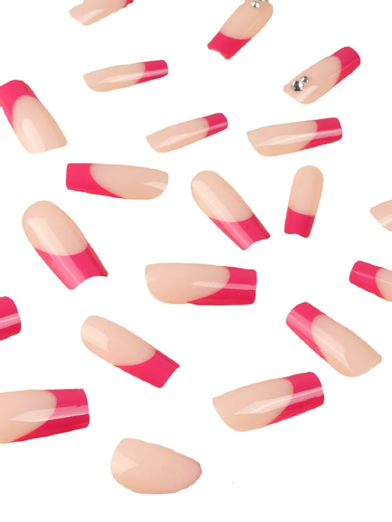 Stilvolle French Tip Nagelverlängerungen Karnz
