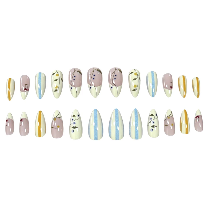 Stylisches Floral Nagelkunstset Karnz