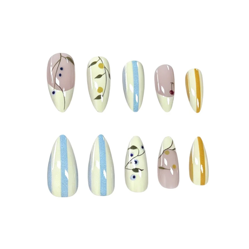 Stylisches Floral Nagelkunstset Karnz