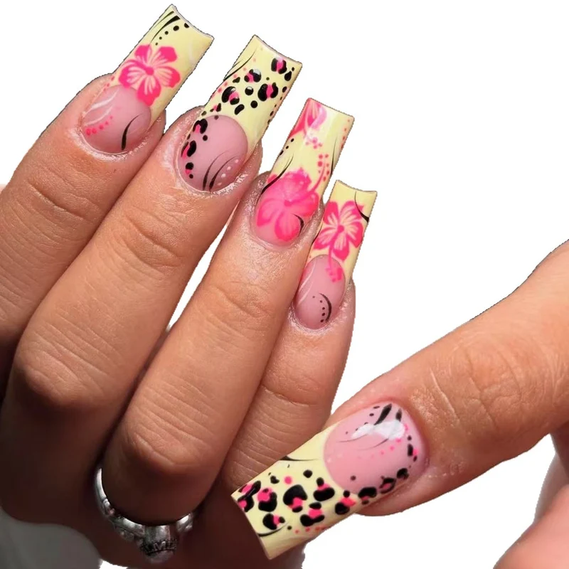Stylische Florale Acryl Nagelverbesserungen Karnz