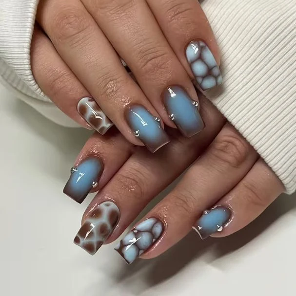 Stylische Acryl-Nagelverlängerungen Karnz