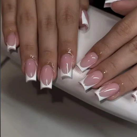 Stylische Acryl-Französische Spitzenägel Karnz