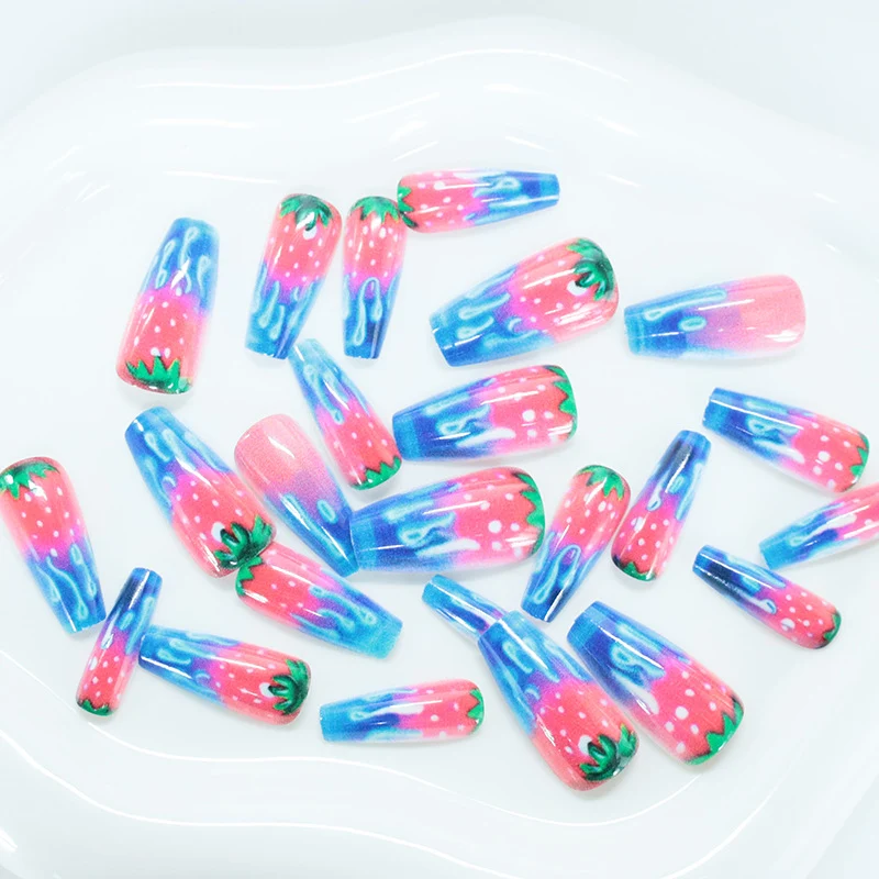 Erdbeer-inspirierten Acryl-Nageldesign Karnz