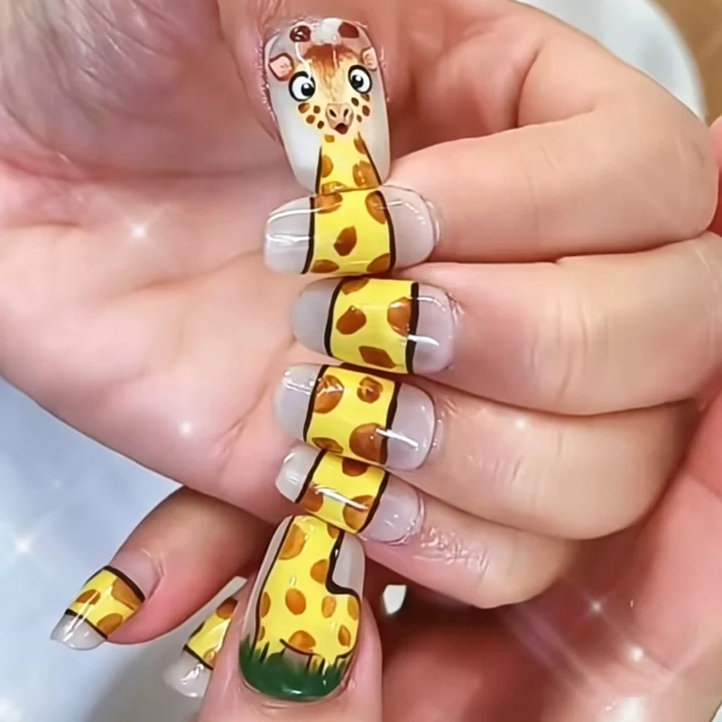 Verspielte Giraffen-themed Nagelkunstverzierungen Karnz
