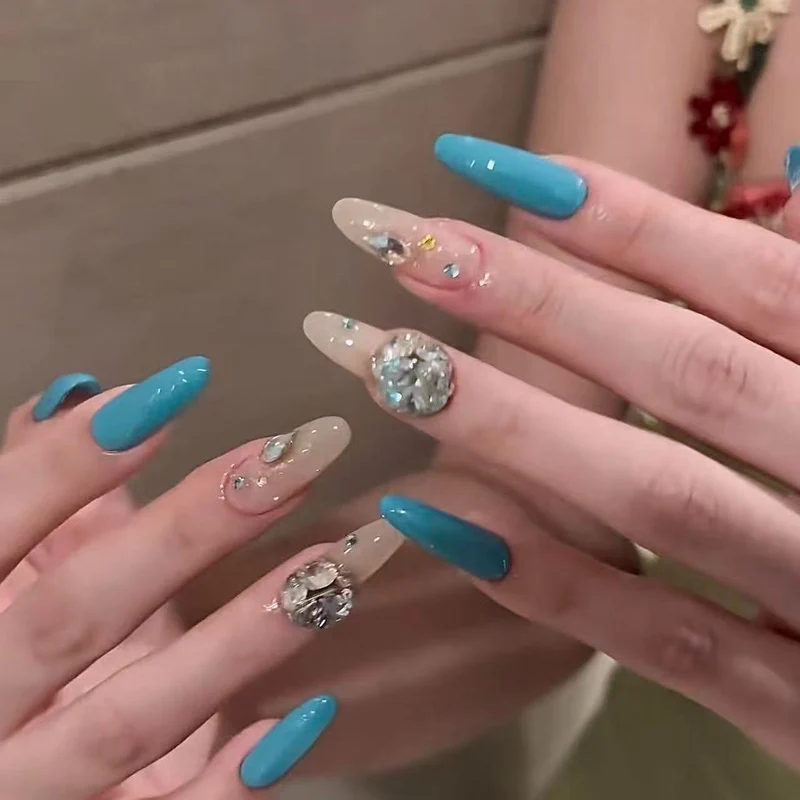 Luxuriöse Press-On Nagelkunst Verbesserungen Karnz