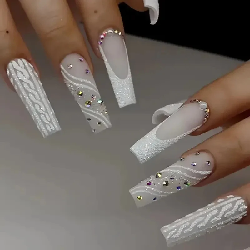 Luxuriöse 3D Glitzer-Nagel-Verzierungen Karnz