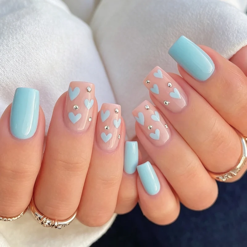 Herz-inspiriertes Nagelkunstdesign Karnz