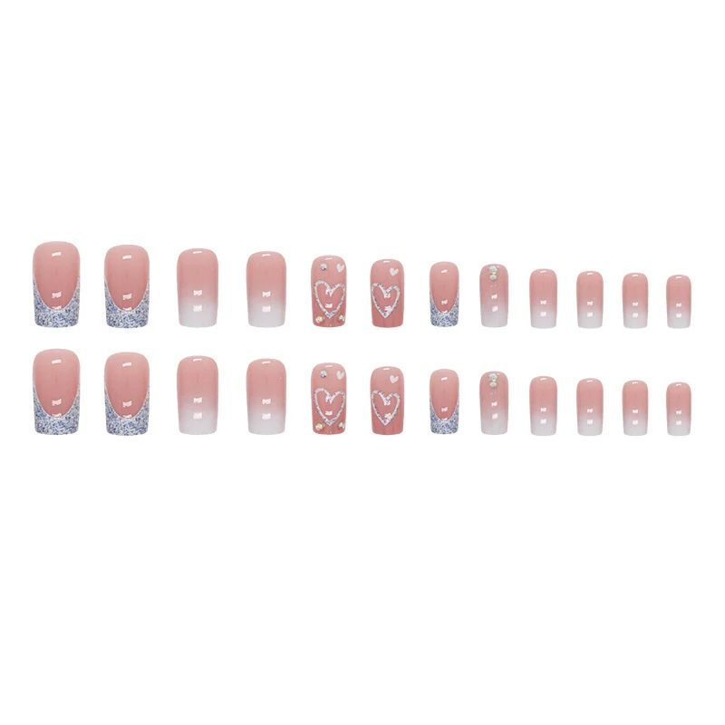Herz-verzierte Nagelkunstverlängerungen Karnz