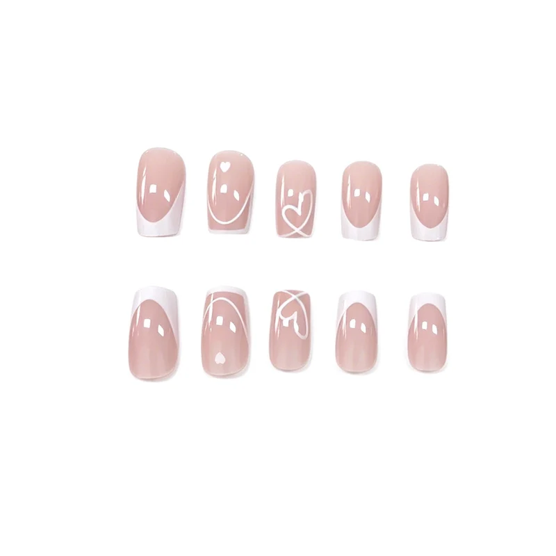Herz- verziertes französisches Nagelkunst Karnz