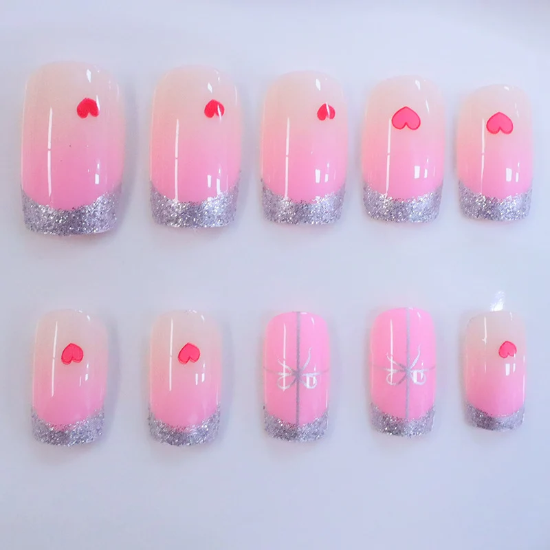 Herz-verzierte elegante Nagelkunst-Verlängerungen Karnz