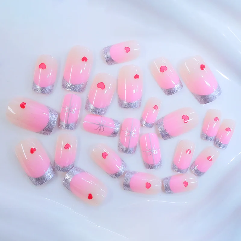 Herz-verzierte elegante Nagelkunst-Verlängerungen Karnz