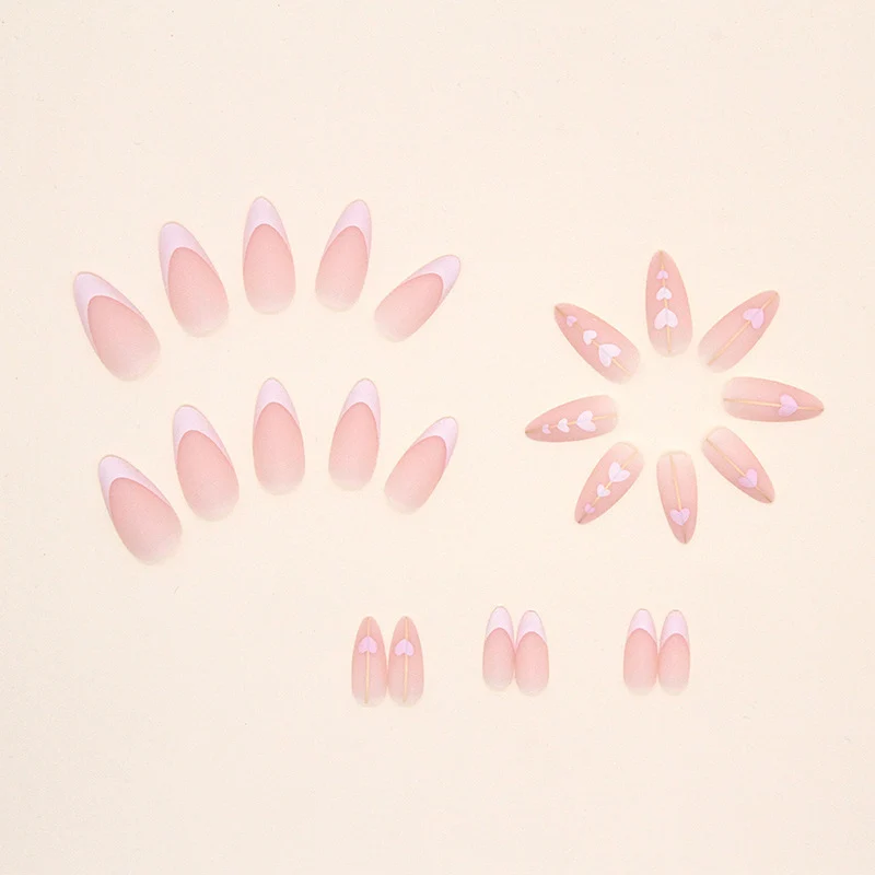 Herz-verzierte Acryl-Nagelverlängerungen Karnz