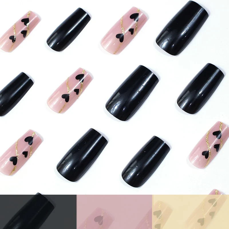 Herz-dekorierte Nagelkunst Karnz