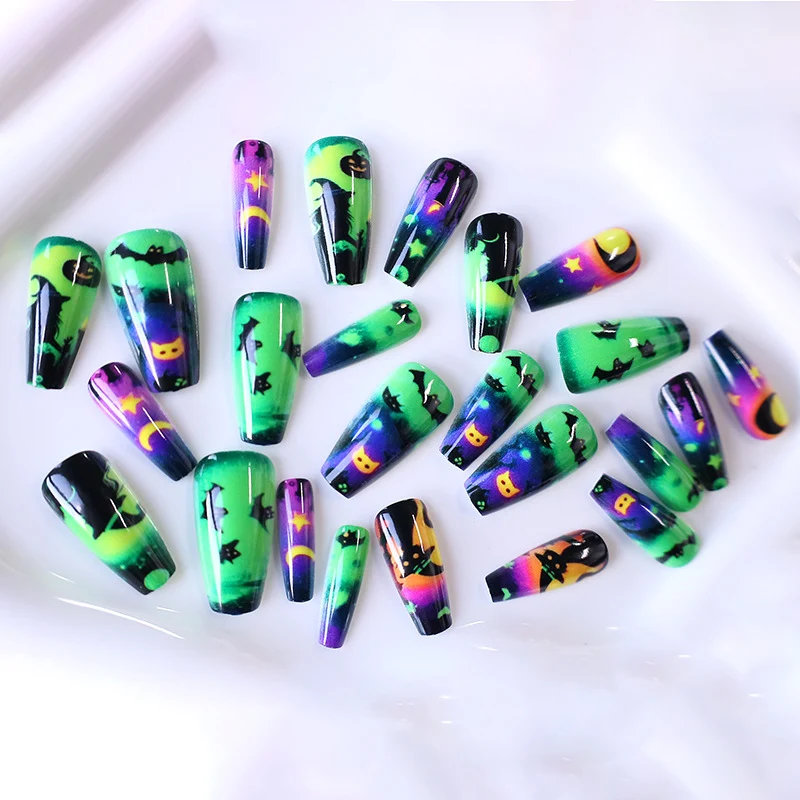 Halloween-inspiriertes Leuchtendes Nagelkunst Karnz