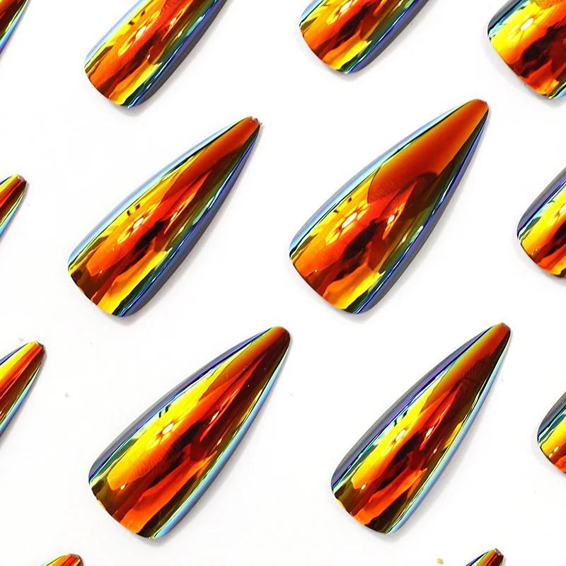 Glänzende Stiletto Nagelkunst Karnz