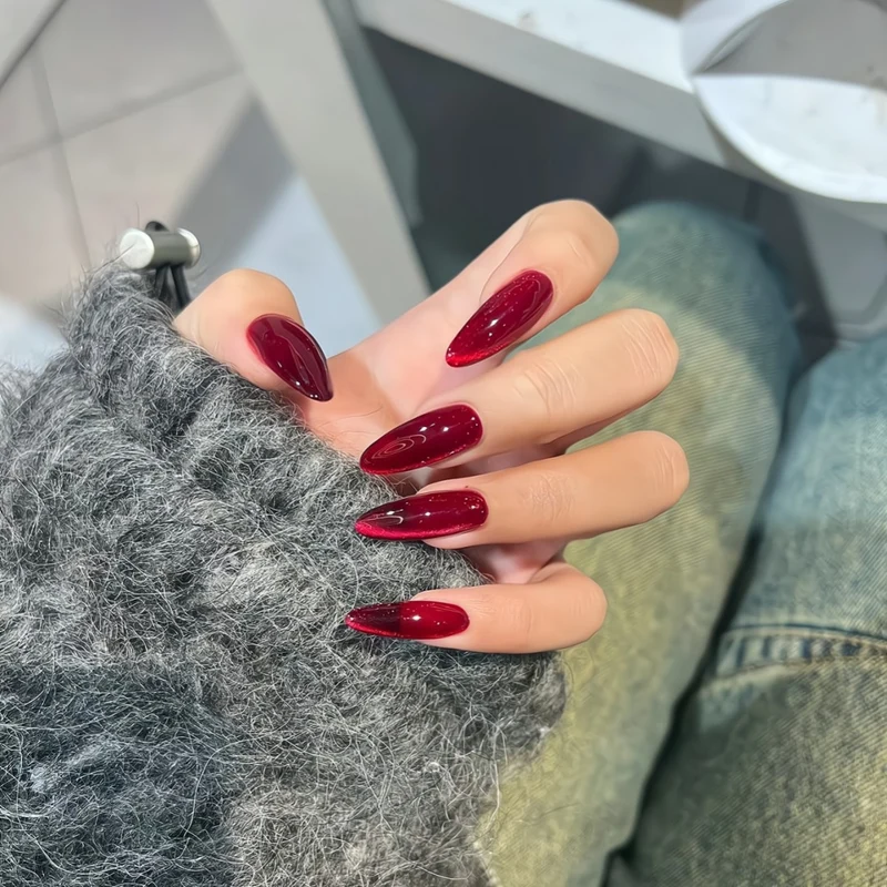 Glänzende Stiletto Acrylnagelverstärkungen Karnz