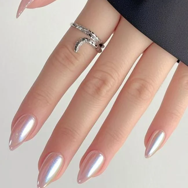 Glänzender Nagellack Karnz