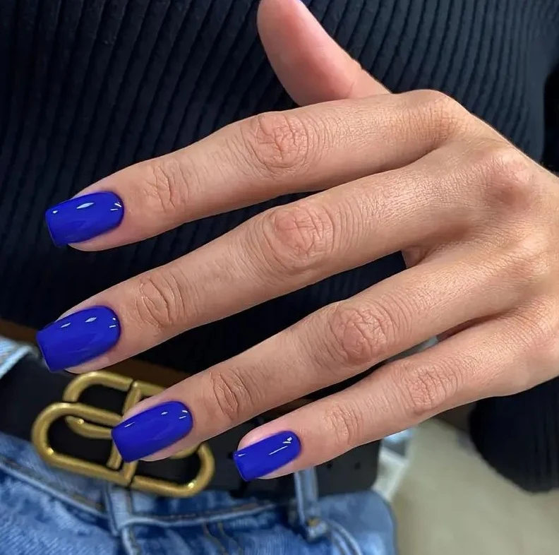 Glänzender Nagellack Karnz