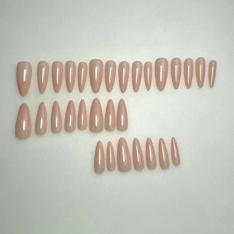Glänzende Gel-Nagelverlängerungen Karnz