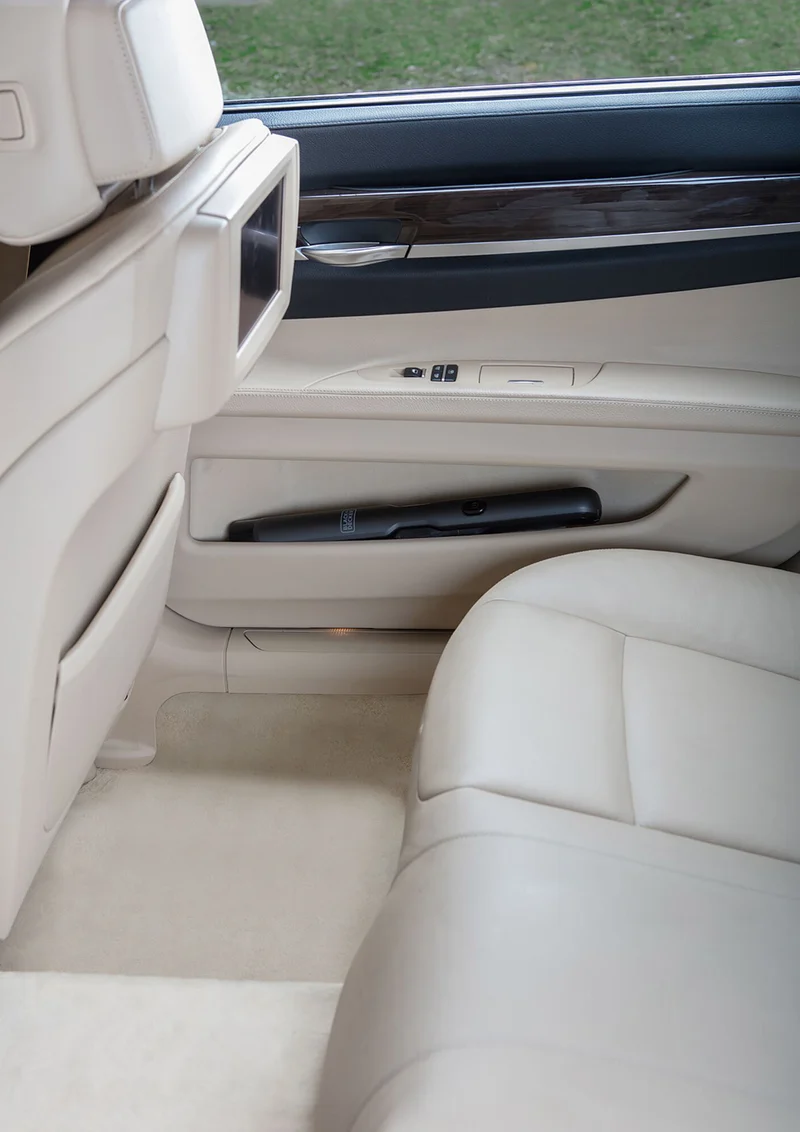 BLACK & DECKER 12V Brushless Hand Vacuum Black