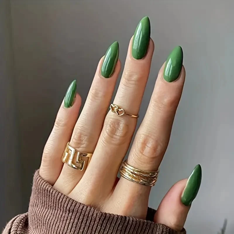 Glänzende mandelförmige Nagelverstärkungen Karnz