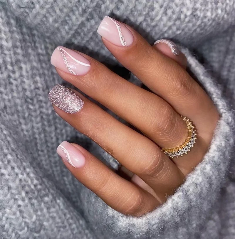 Glitzernde Stiletto-Nagelverlängerungen Karnz