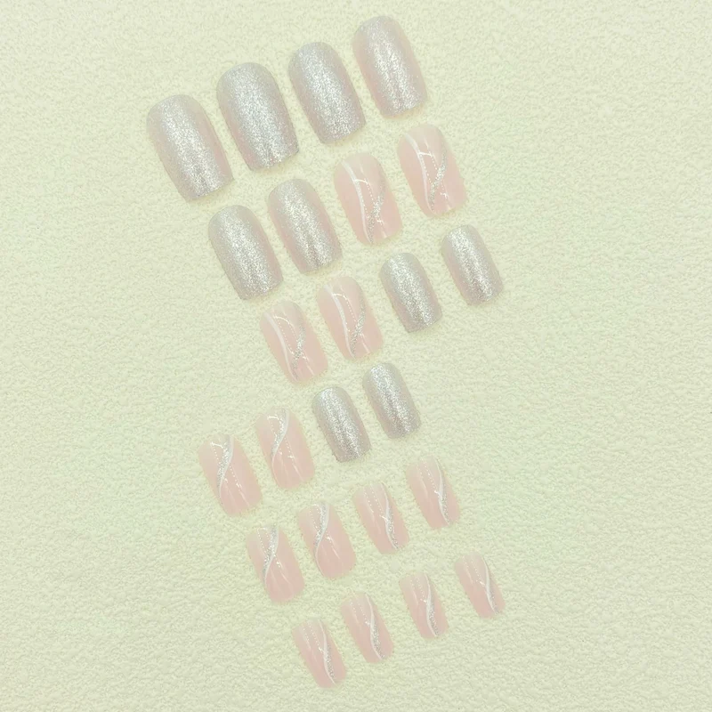 Glitzernde Stiletto-Nagelverlängerungen Karnz