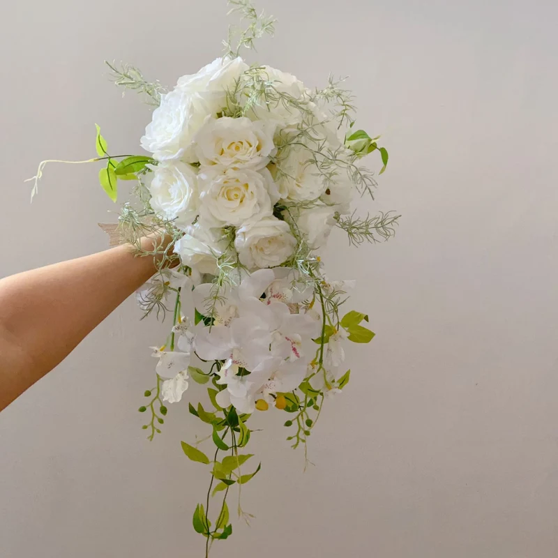 Üppiger Floraler Hochzeitsstrauß