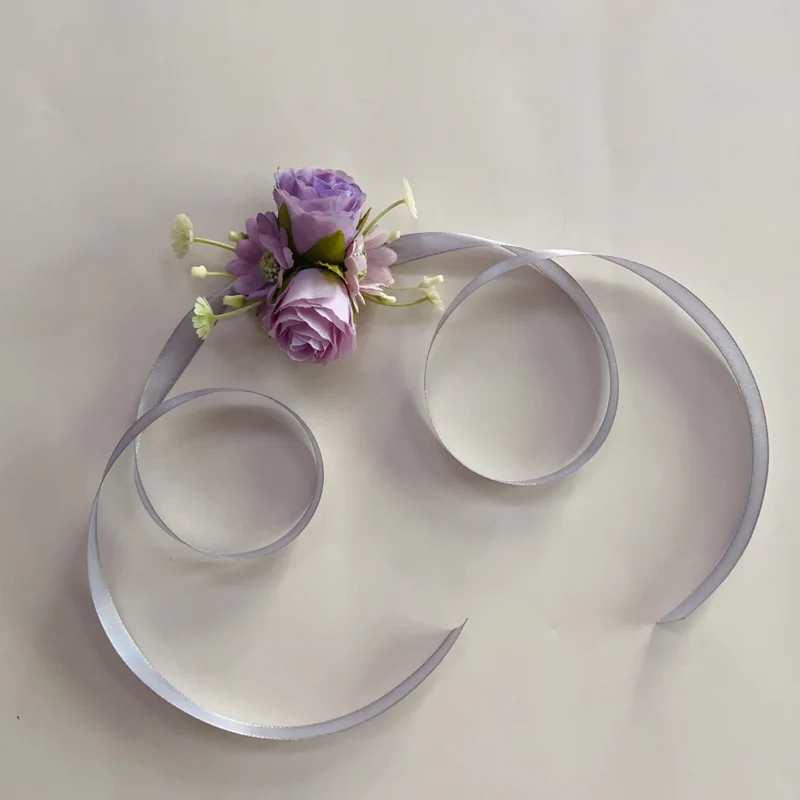 Blumige Handgelenk-Boutonnière
