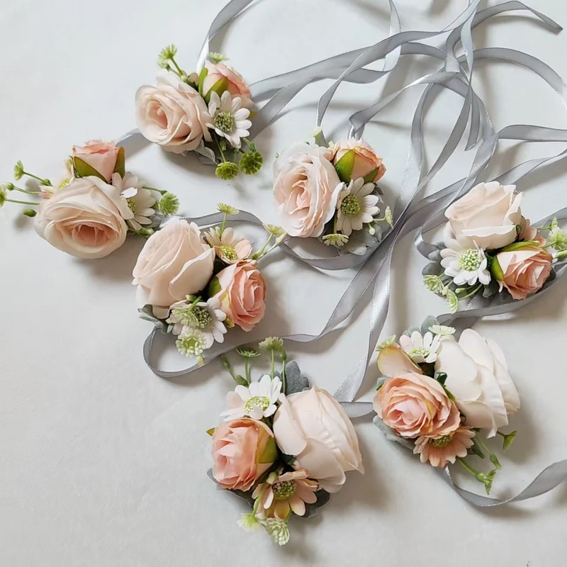 Schöne Blumen-Corsage