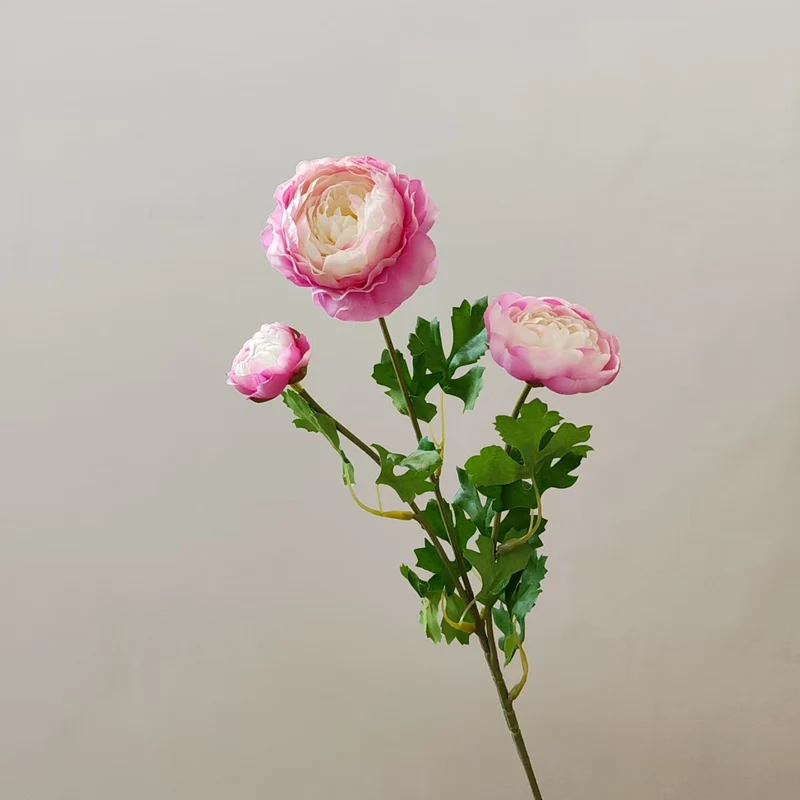 Realistische Blumenarrangement