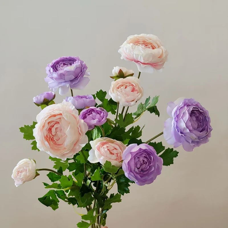 Realistische Blumenarrangement