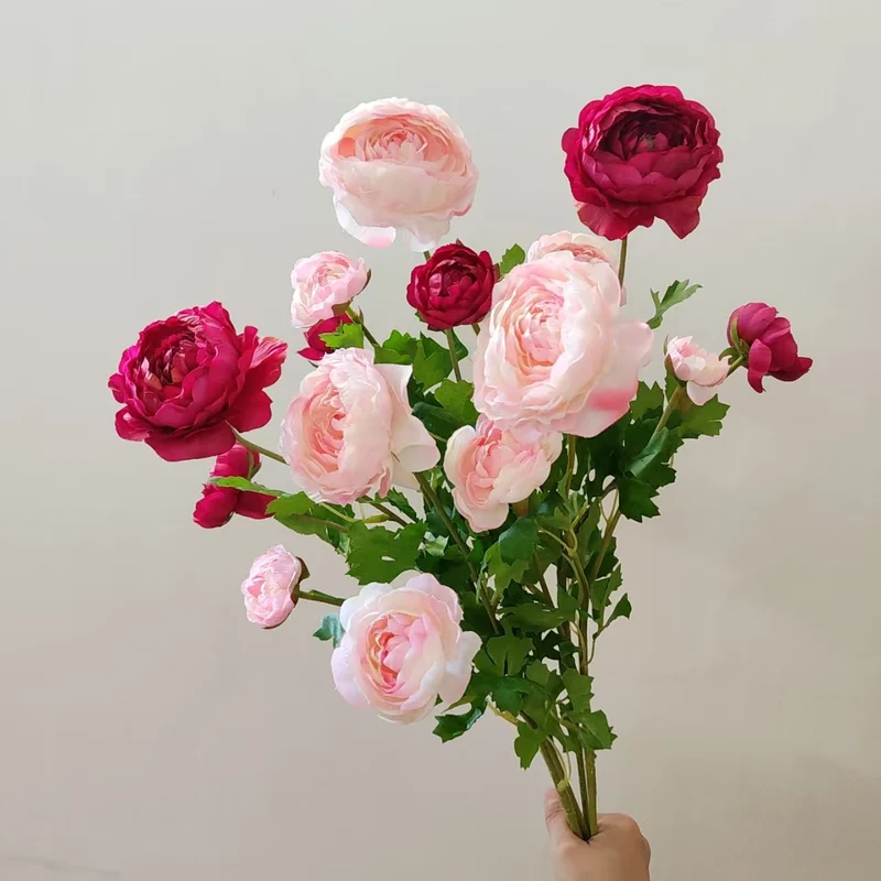 Realistische Blumenarrangement