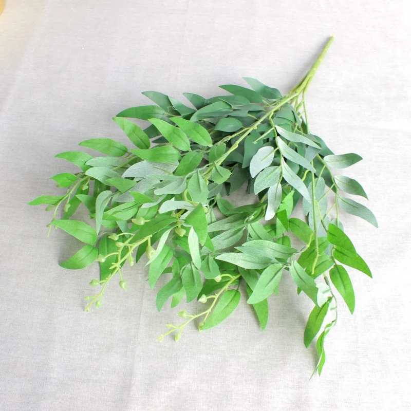 Realistisches Eukalyptus Stängel Arrangement