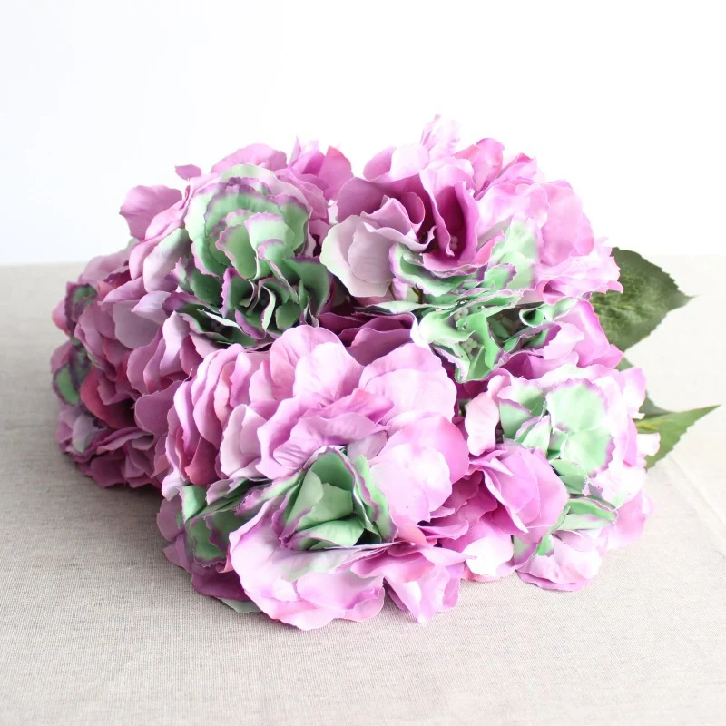 Realistischer künstlicher Blumenstrauß