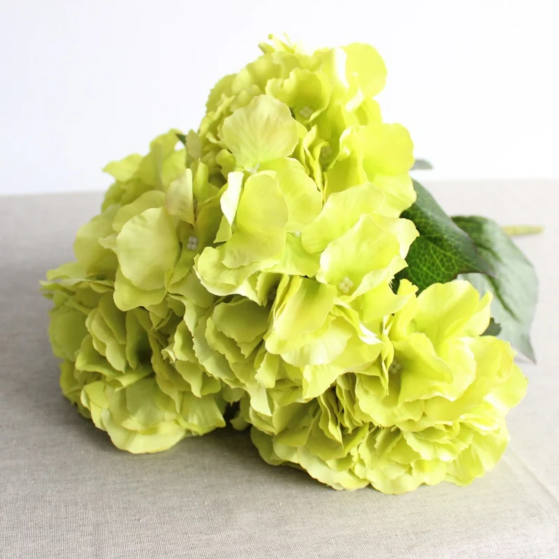 Realistischer künstlicher Blumenstrauß