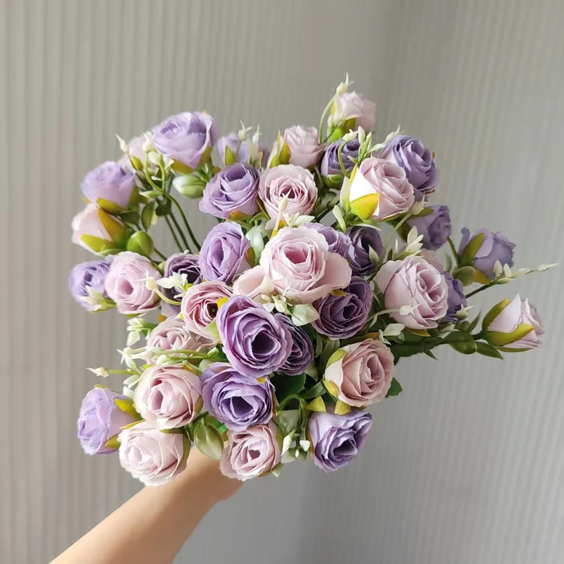 Stylischer handgemachter künstlicher Rosenstrauß