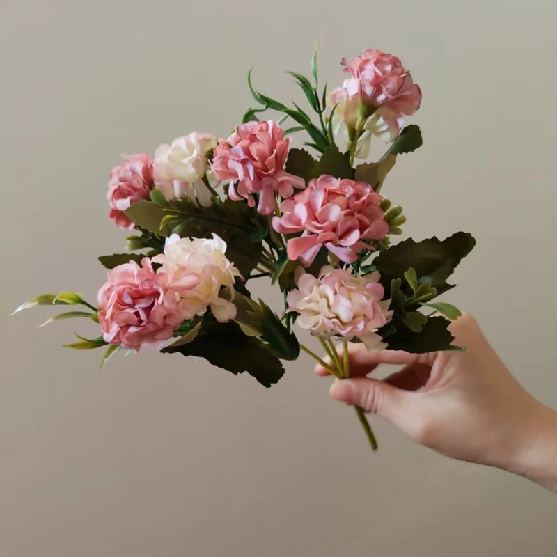 Romantische Blumenarrangement