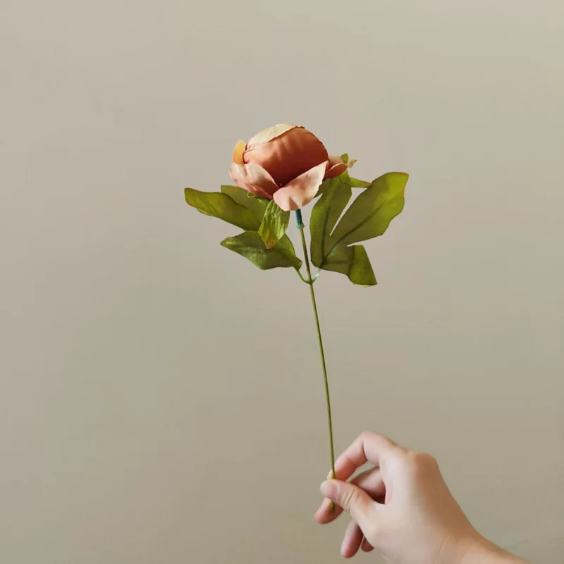 Realistische Seidenblumenstängel