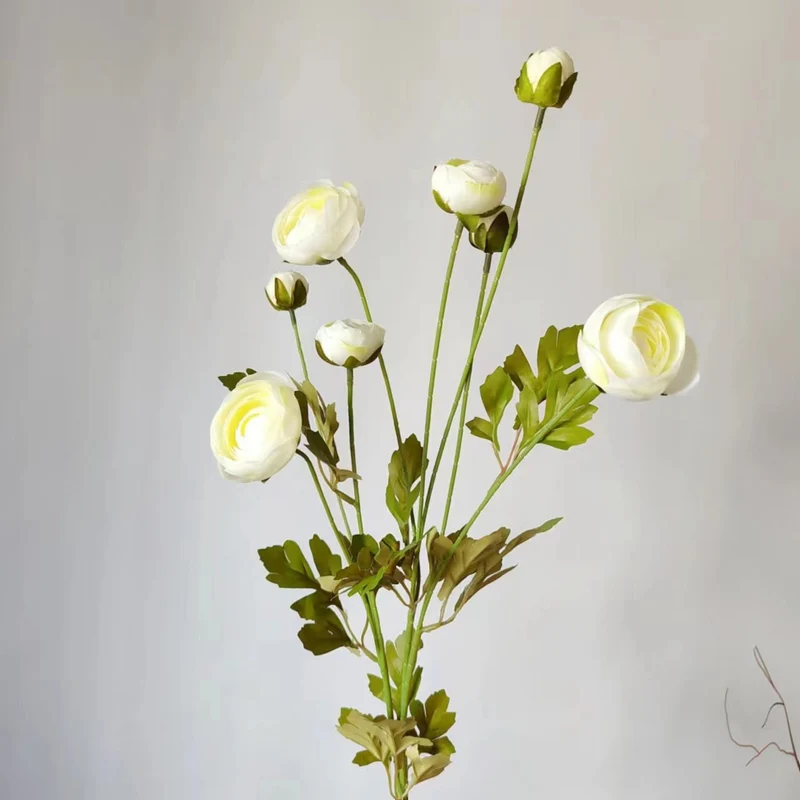 Realistische Ranunkulus Blumengesteck