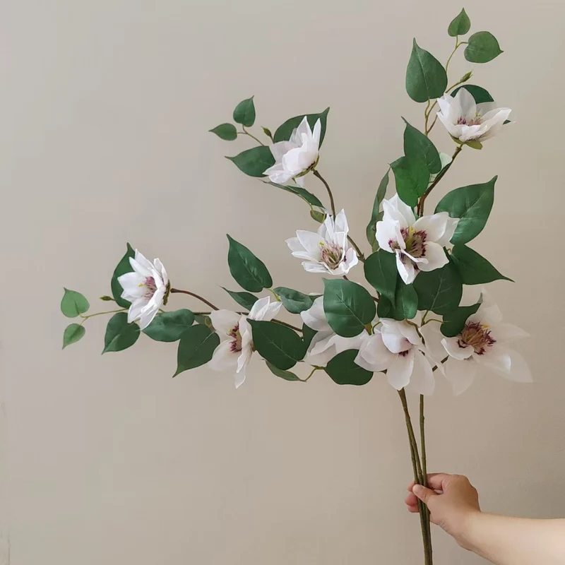 Realistische Magnolienzweig