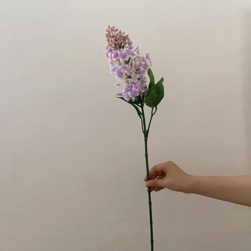 Realistische Fliederblüte Stiel
